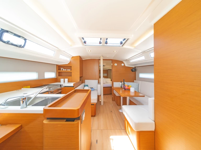 Wynajem Żaglowiec Jeanneau z patentem 