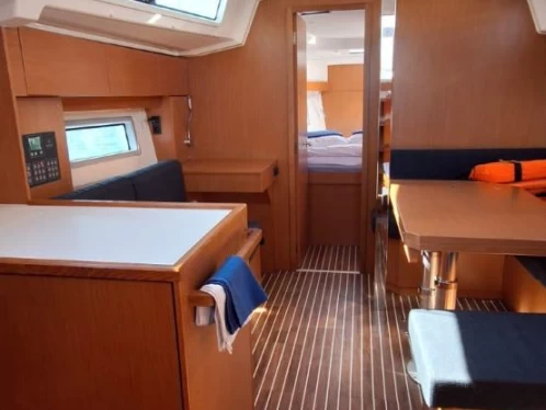 Wynajem Żaglowiec Bavaria z patentem 