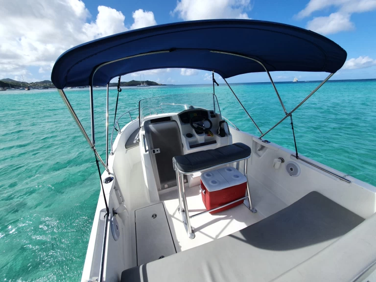 Wynajem Motorówka Jeanneau z patentem 