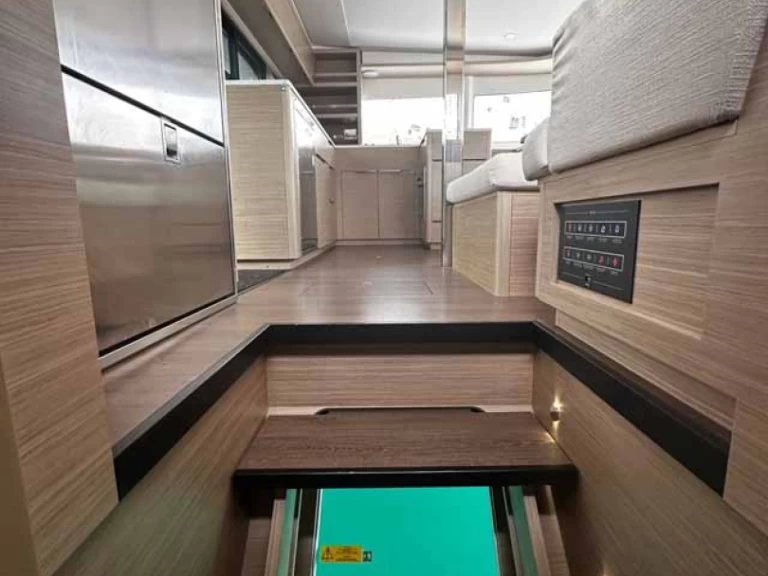 Wynajem łodzi Trogir tanio Lagoon 46