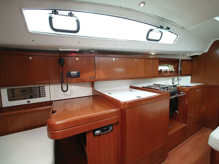 Wynajem łodzi Eleusis tanio Oceanis 40