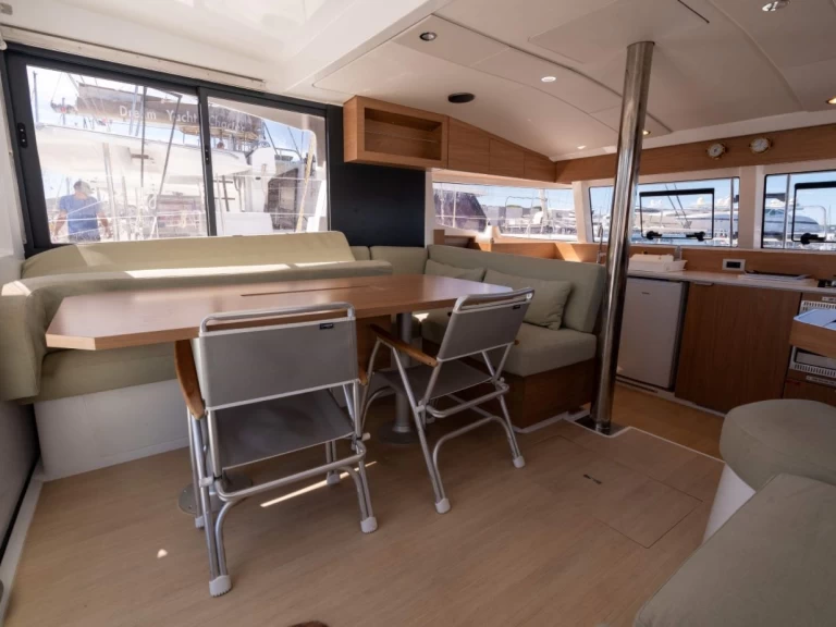 Bali Bali Catsmart między profesjonalistami a osobami prywatnymi w Saint-Mandrier-sur-Mer