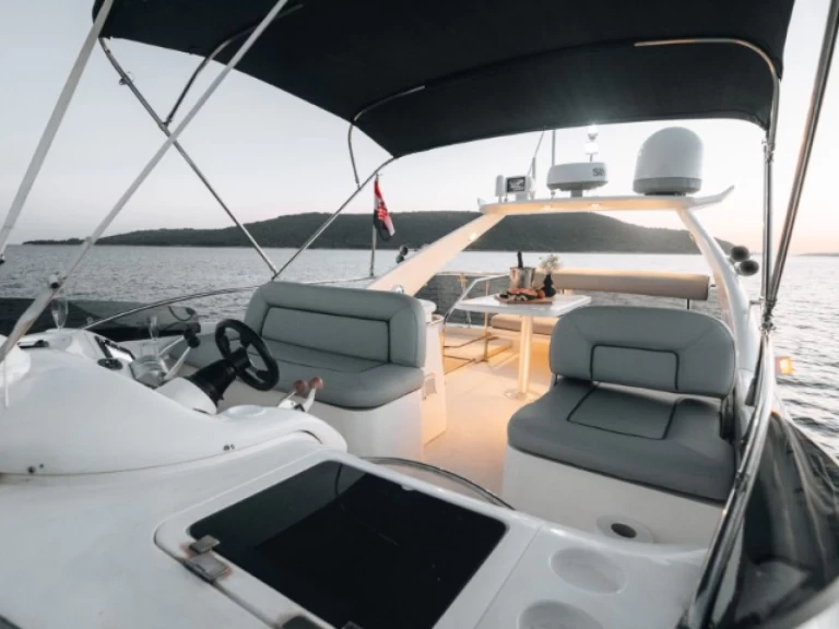 Motorówka do wynajmu w Kastel Gomilica w najlepszej cenie