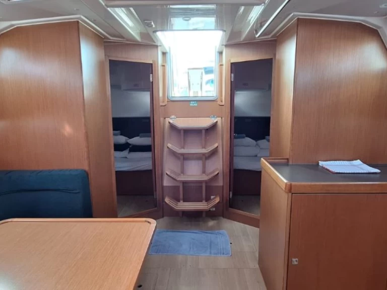 Bavaria Cruiser 46 między profesjonalistami a osobami prywatnymi w Trogir