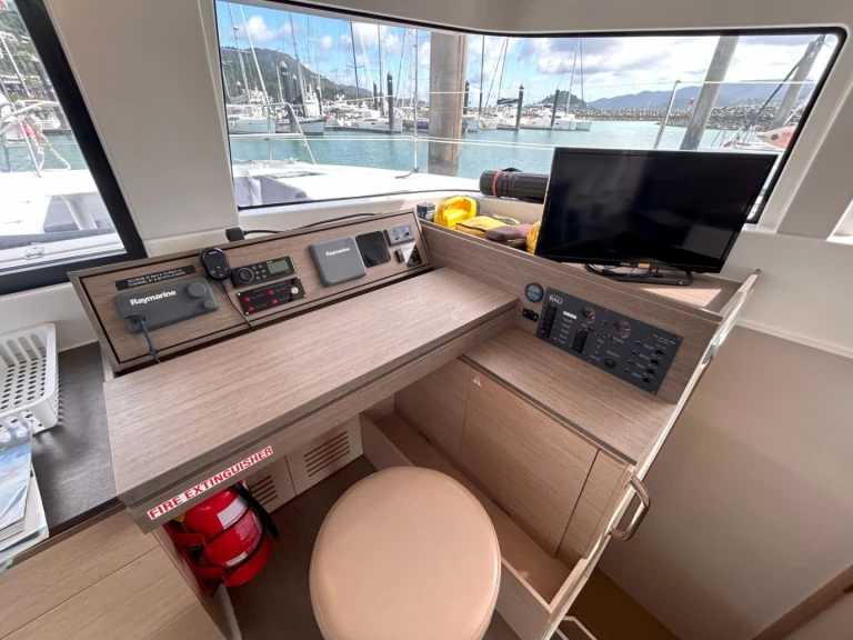 Bali Bali 4.3 między profesjonalistami a osobami prywatnymi w Airlie Beach