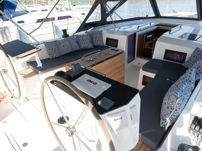 Wynajem Żaglowiec Bavaria z patentem 