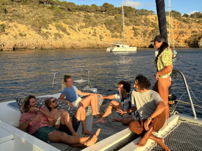 Wynajem Katamaran Lagoon z patentem 