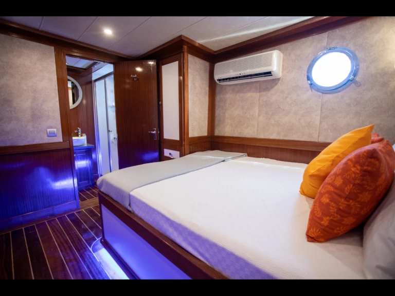 Wynajem łodzi Marmaris tanio QUEEN OF RTT