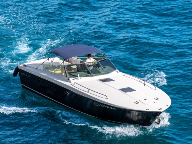 Wynajem łodzi Positano tanio Itama 38