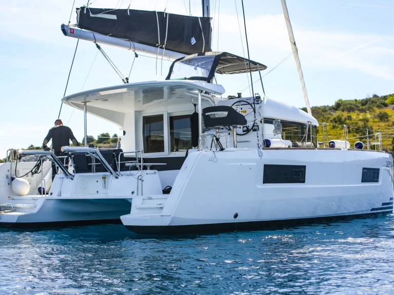 Wynajmij Katamaran z lub bez skippera Lagoon w Primosten