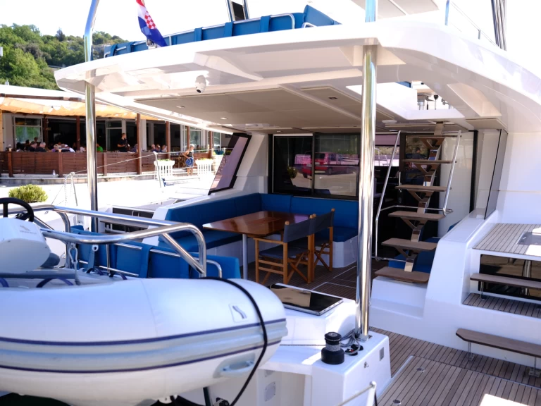 Wynajmij Cervetti Yachts Cervetti 44 Power - 4 + 1 cab. w Primosten