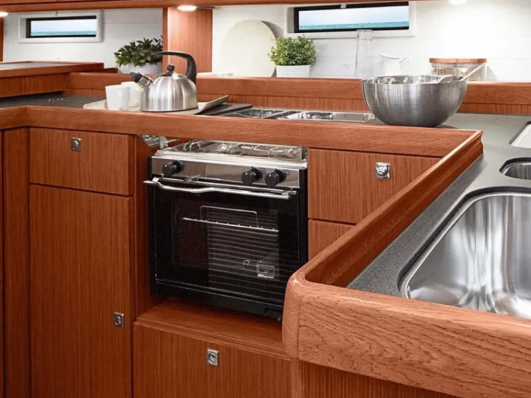 Wynajmij Bavaria Cruiser 51 w Alimos