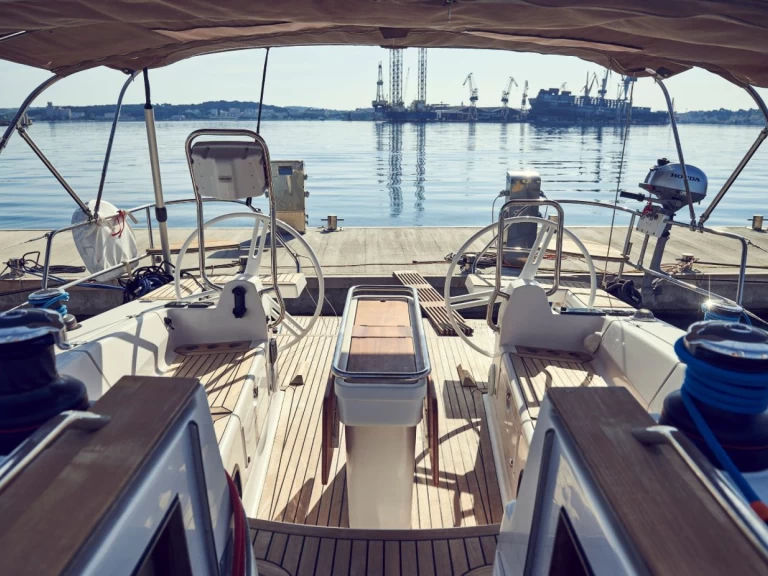 Elan Impression 45 między profesjonalistami a osobami prywatnymi w Pula