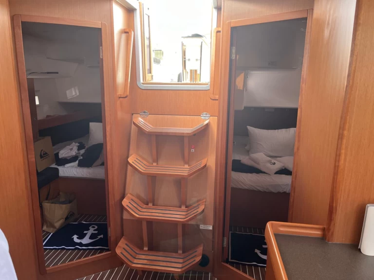 Bavaria Cruiser 46 między profesjonalistami a osobami prywatnymi w Goecek