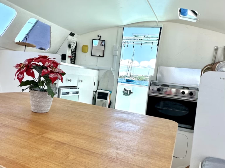 Wynajem Katamaran Fountaine Pajot z patentem 