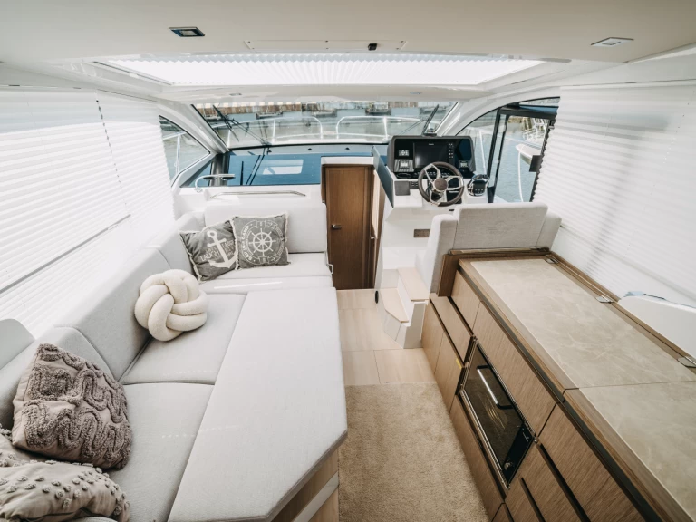 Wynajem Motorówka w Klaipėdos rajonas - Sealine C335 Grey