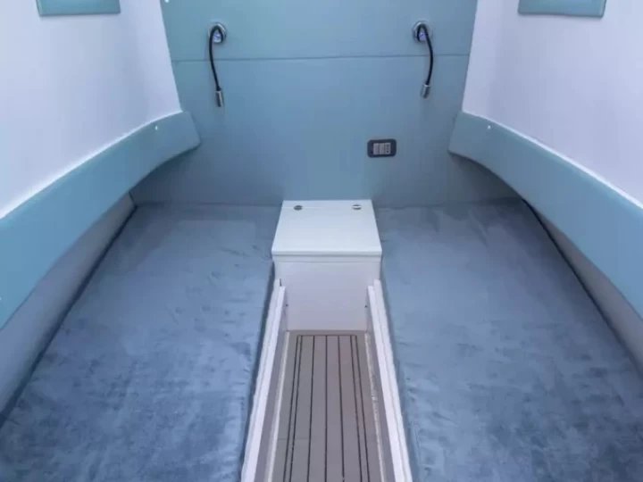 Łódż półsztywna do wynajmu w Sorrento w najlepszej cenie