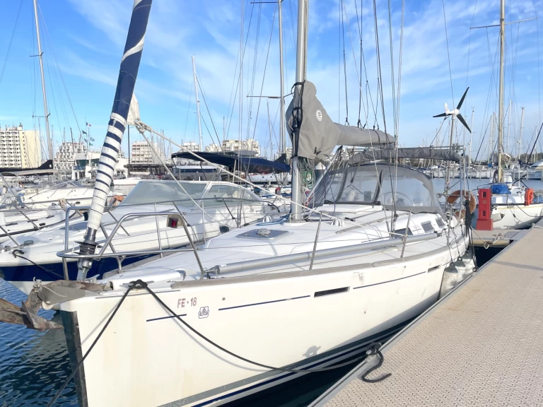 Żaglowiec do wynajmu w Port-Camargue w najlepszej cenie