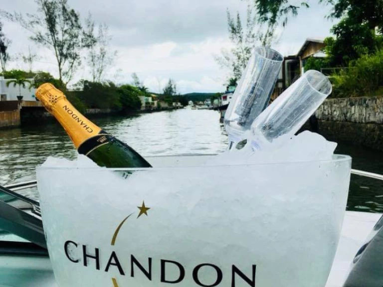 Wynajem Motorówka Focker z patentem 