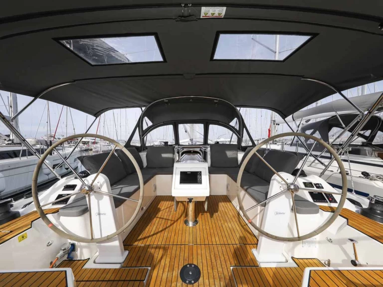 Żaglowiec do wynajmu w Trogir w najlepszej cenie