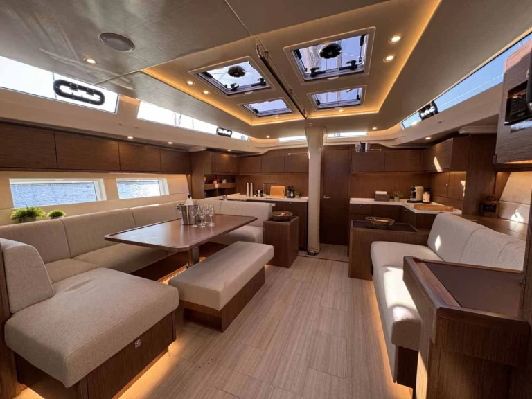 Bavaria Bavaria C57 między profesjonalistami a osobami prywatnymi w Trogir