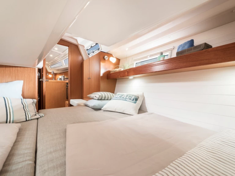 Bavaria Cruiser 34 Style między profesjonalistami a osobami prywatnymi w Trogir