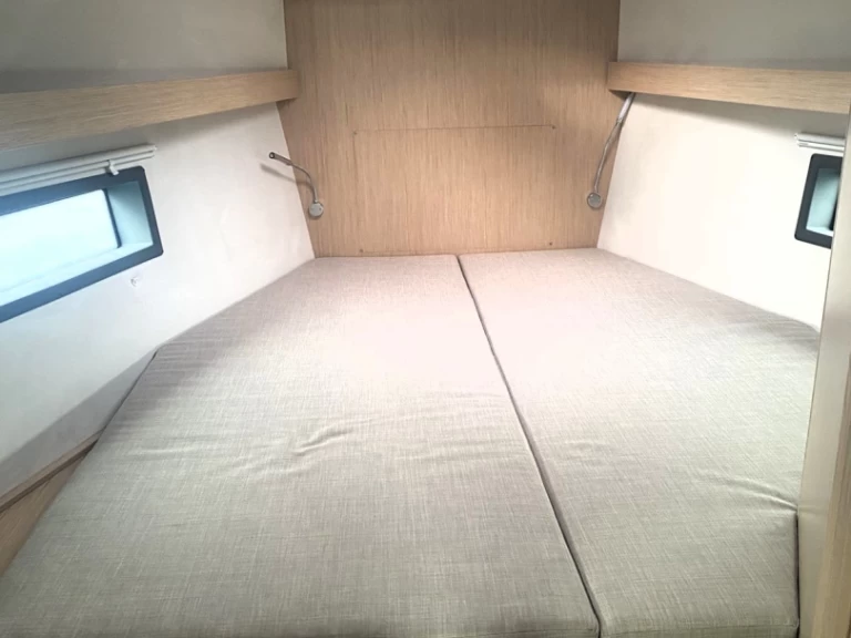 Bavaria Bavaria C42 między profesjonalistami a osobami prywatnymi w Alimos