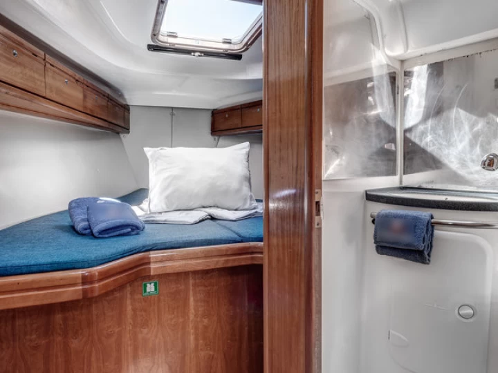 Bavaria Cruiser 37 między profesjonalistami a osobami prywatnymi w Gouvia