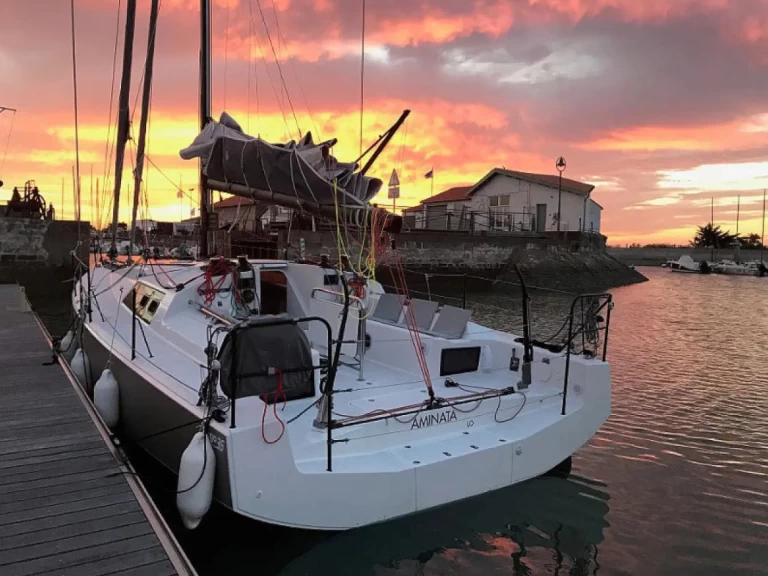 Wynajem Żaglowiec Pogo Structures z patentem 