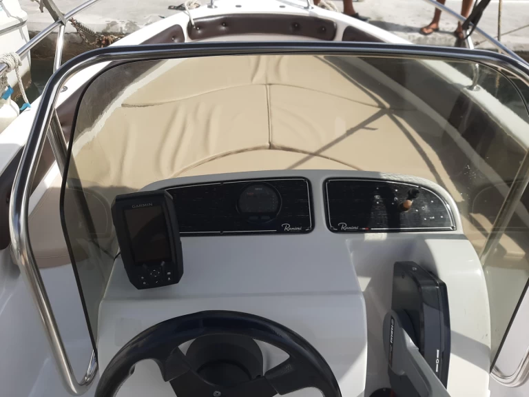 Ranieri Voyager 17 między profesjonalistami a osobami prywatnymi w Alcudia