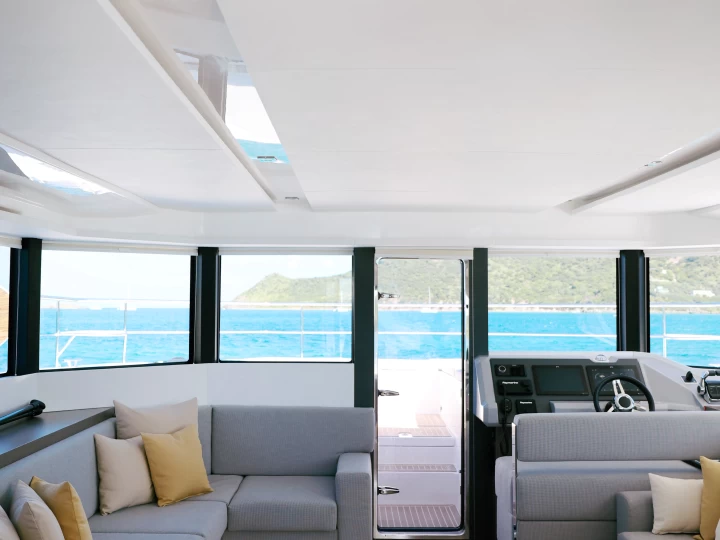 Robertson and Caine Leopard 53 PC między profesjonalistami a osobami prywatnymi w Marigot