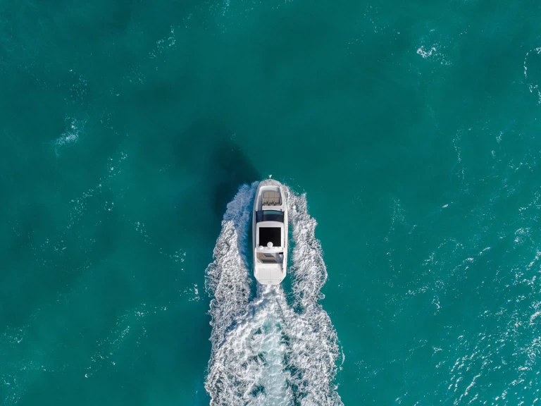 Wynajmij Sea Ray Sundancer 320 w Ayia Napa