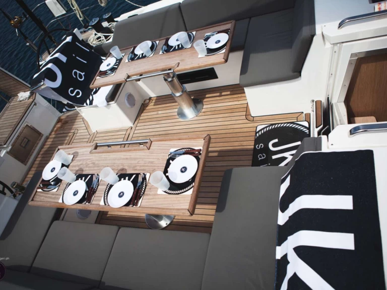 Bavaria JK SAIL między profesjonalistami a osobami prywatnymi w Polinezja Francuska