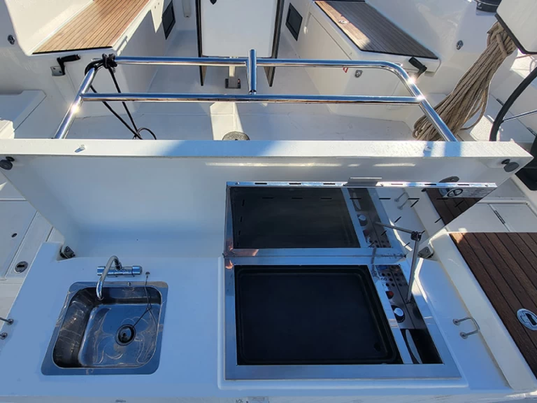 Żaglowiec do wynajmu w Sibenik w najlepszej cenie