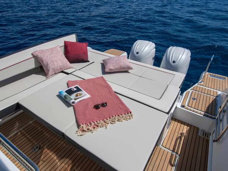 Wynajem łodzi Jeanneau Cap Camarat 9.0 WA w Makarska na SamBoat 