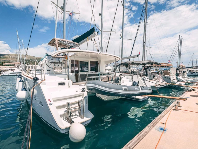 Wynajmij Katamaran z lub bez skippera Lagoon w Sliema