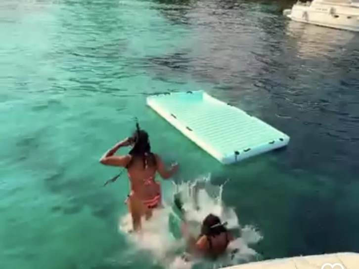 Wynajmij Four Winns Sundowner 285 w Cannes