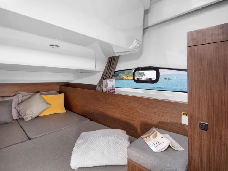 Jeanneau Merry Fisher 1095 między profesjonalistami a osobami prywatnymi w Bacoli