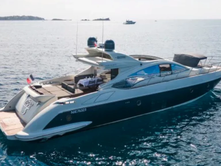 Wynajem łodzi Saint-Tropez tanio Azimut 68 S