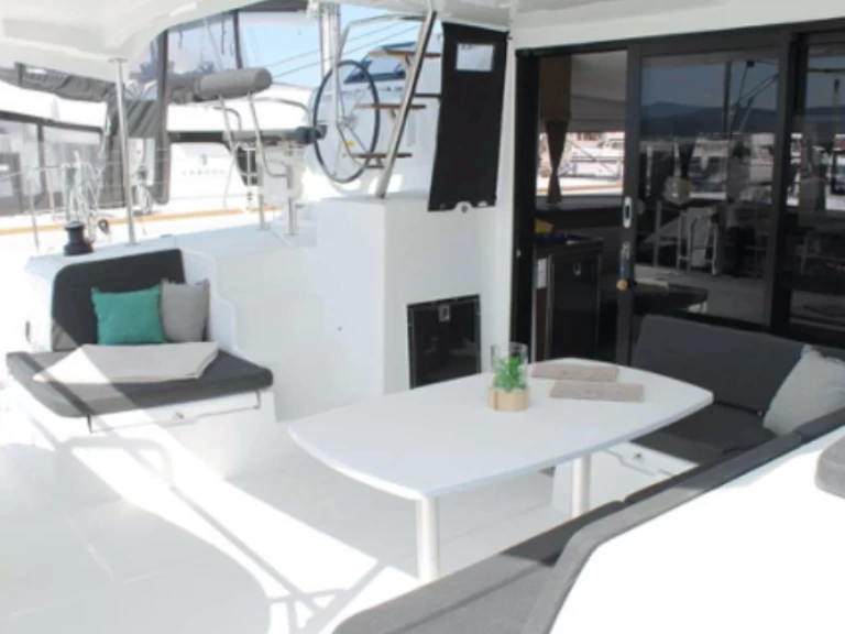 Wynajmij Lagoon Lagoon 42 w Saint-Raphael