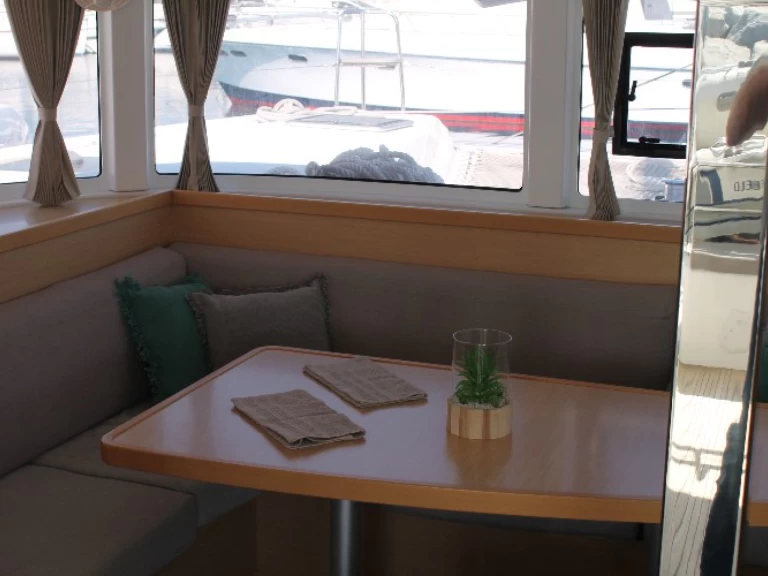 Wynajem łodzi Saint-Raphael tanio Lagoon 42