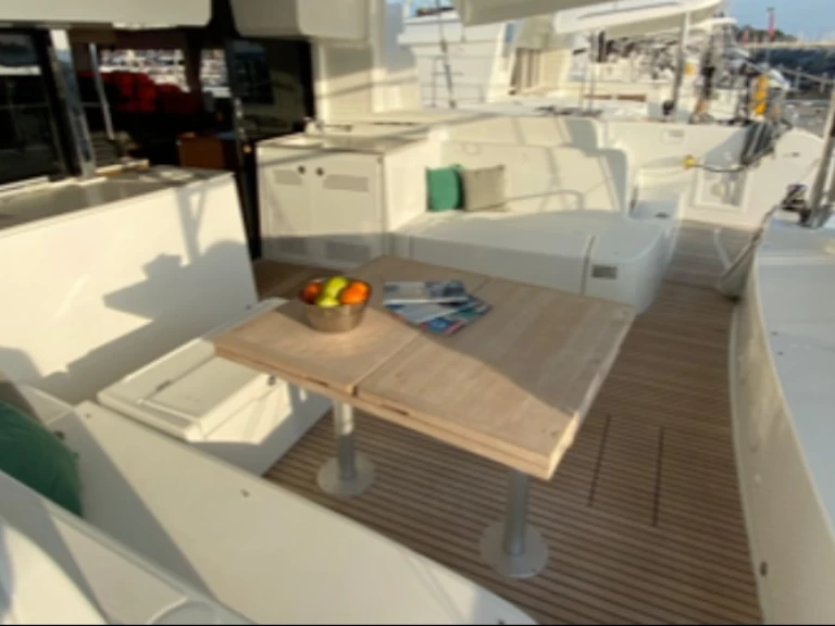 Wynajmij Lagoon Lagoon 46 w Saint-Raphael