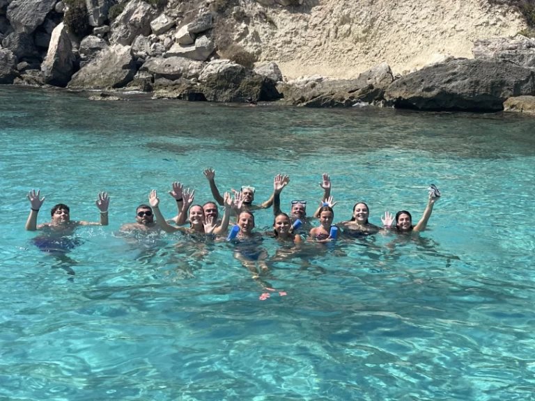 Altamarea WAVE 35 między profesjonalistami a osobami prywatnymi w Trapani