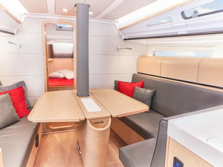 Wynajem Żaglowiec Dehler z patentem 