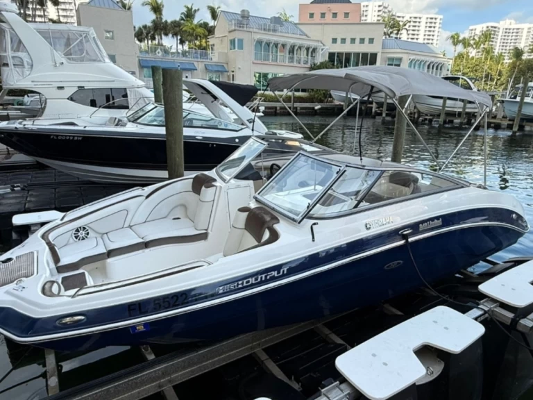 Wynajem w Miami- Yamaha Limited 24 5 na SamBoat