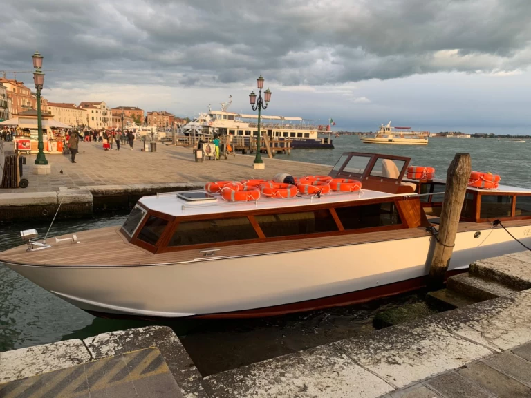 oscar fusina I między profesjonalistami a osobami prywatnymi w Venice