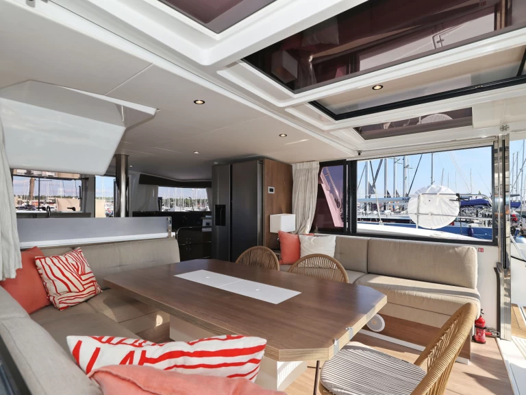 Bali Bali 4.4 między profesjonalistami a osobami prywatnymi w Biograd na Moru