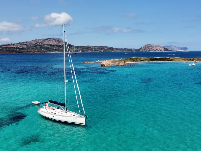 Żaglowiec do wynajmu w Cagliari Port w najlepszej cenie