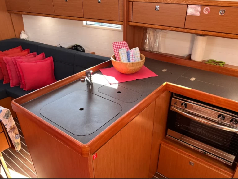 Bavaria Cruiser 37 między profesjonalistami a osobami prywatnymi w Split