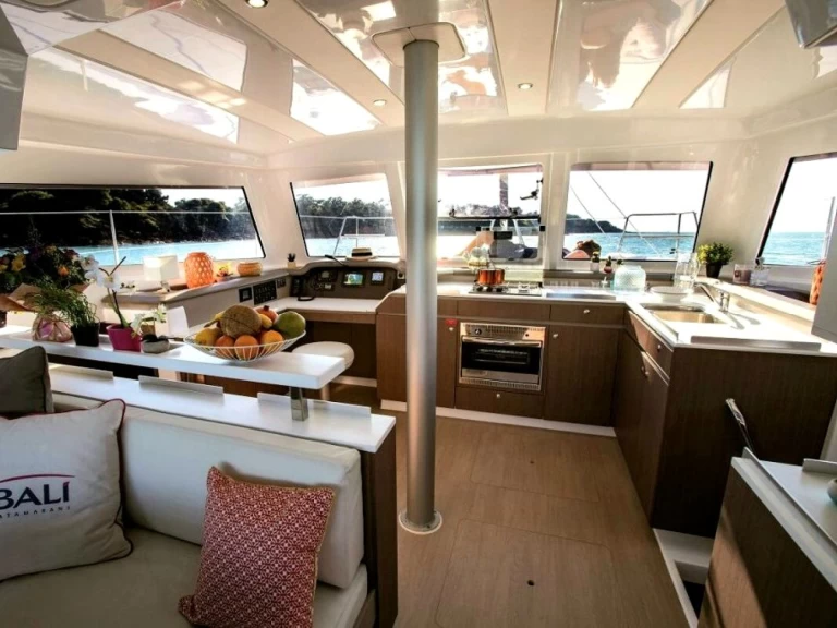 Wynajem Katamaran Bali z patentem 